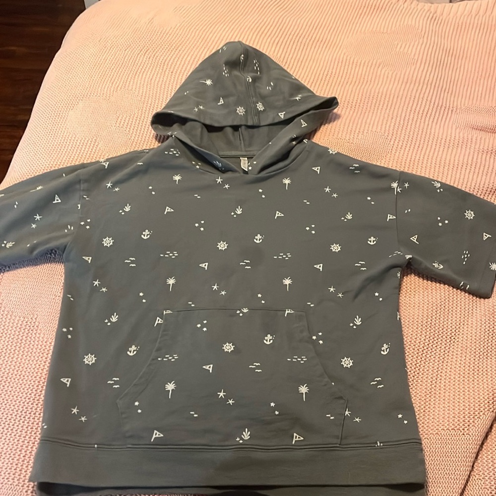 Rylee and cru unisex topper size 8-9 kids.